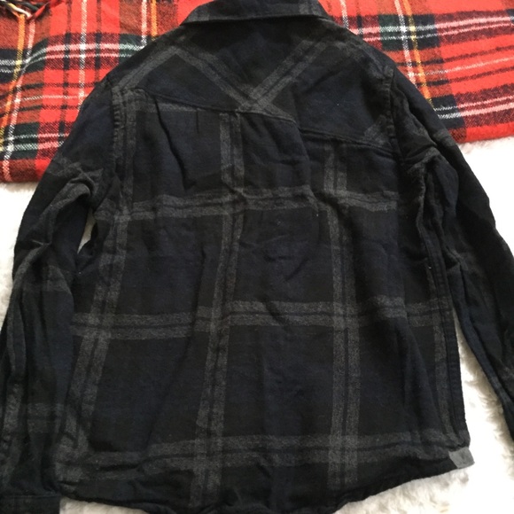 ⭐️4 for $30 ⭐️ Boys flannel black shirt - Picture 4 of 4